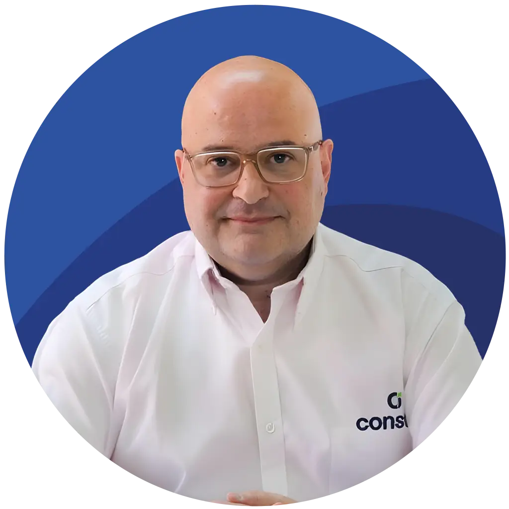 Fotografía corporativa de Nicola, especialista del equipo de Consein Latam para el webinar de tendencias empresariales 2026.